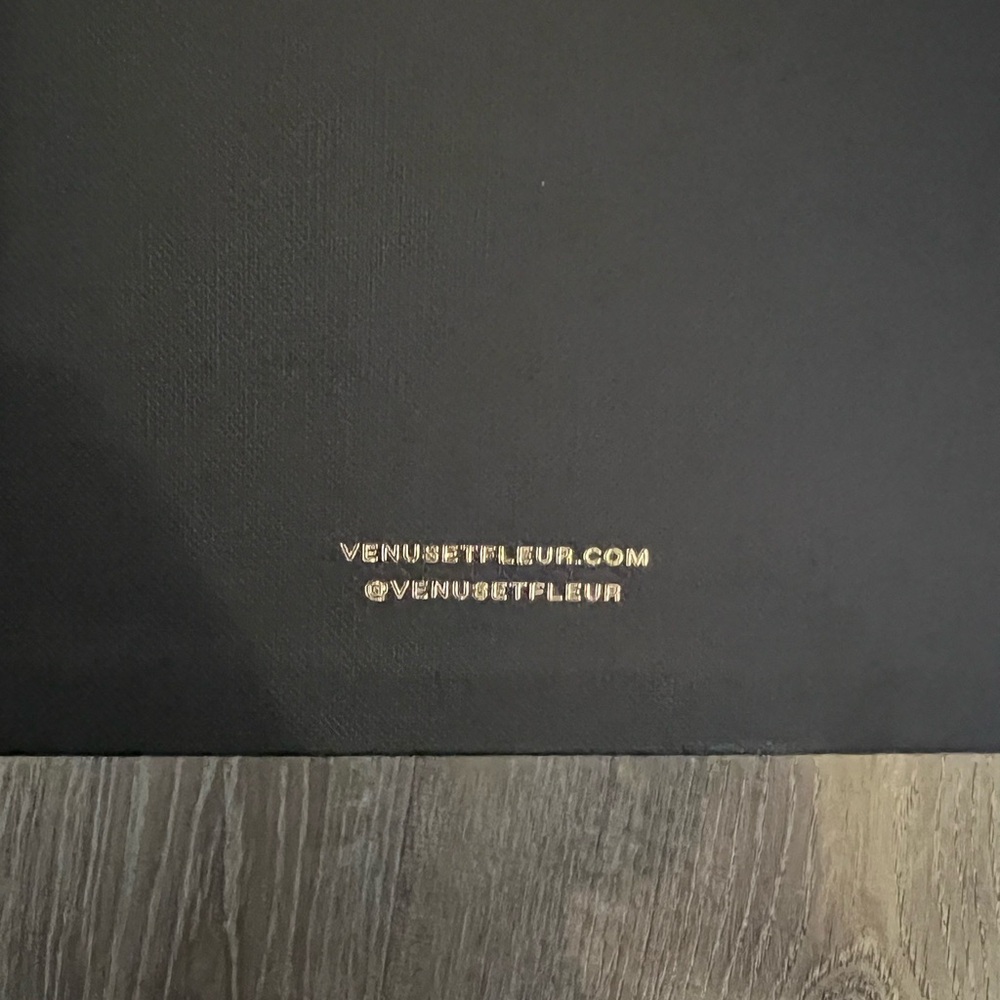 New unopened Venus et Fleur Pink Rose Candle Set with bag - Picture 6 of 6